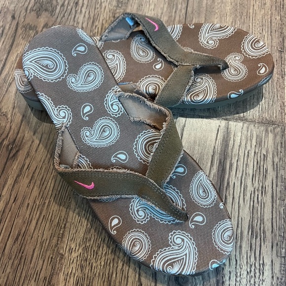 Y2K Nike Thong Flip Flop Canvas Floral Tan Pink Logo Size 7 NWOT - Picture 1 of 4